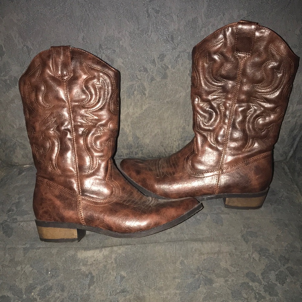 Cherokee cowboy boots